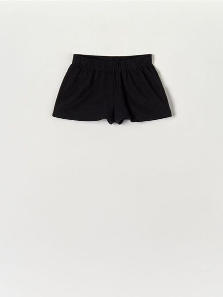 Szorty dresowe - czarny. Czarne szorty damskie Sinsay, bez wzorów, z bawełny. Za 15.99 zł.