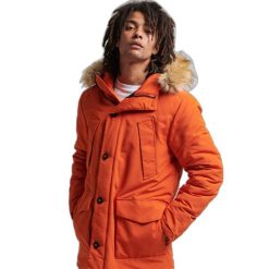 Parka ze sztucznym futrem Superdry Everest. Brązowe parki męskie Superdry., na zimę, m, bez wzorów. Za 630.45 zł.