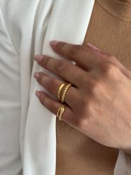 Les Favorites Pozłacany pierścionek rozmiar: 58. Żółte pierścionki damskie Les Favorites, pozłacane. Za 65.99 zł.