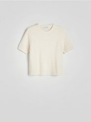 Wełniany sweter z krótkim rękawem - kremowy. Białe swetry klasyczne damskie Reserved, l, z dzianiny, bez kołnierzyka. W wyprzedaży za 99.99 zł.