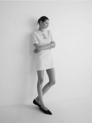 Sukienka z ozdobnymi kokardami - złamana biel. Sukienki damskie Reserved, l, bez wzorów, z tkaniny, bez kołnierzyka, bez ramiączek, dopasowane. W wyprzedaży za 55.99 zł.