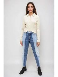 Monki Dżinsy - Tapered fit - w kolorze błękitno-niebieskim rozmiar: W33. Niebieskie jeansy damskie Monki, z podwyższonym stanem. Za 64.45 zł.
