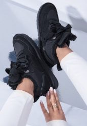 Czarne Zimowe Sneakersy Vices Stylizowane na Śniegowce z Futerkiem Tennira. Czarne śniegowce damskie Renee, z jeansu. Za 99.99 zł.