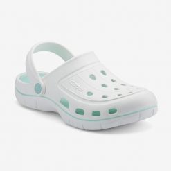 Coqui Jumper damskie klapki. Białe klapki damskie Coqui, bez wzorów, bez obcasa. Za 134.99 zł.