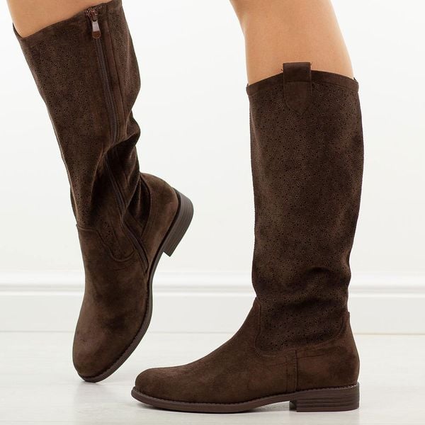 Brązowe ażurowe kozaki damskie S.Barski 8022. Brązowe kozaki damskie S.BARSKI, z zamszu, bez obcasa, na obcasie. Za 269.00 zł.