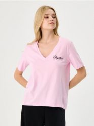 Bawełniana koszulka z dekoltem V - różowy. Czerwone t-shirty damskie Sinsay, l, bez wzorów, z bawełny, bez kołnierzyka. Za 17.99 zł.