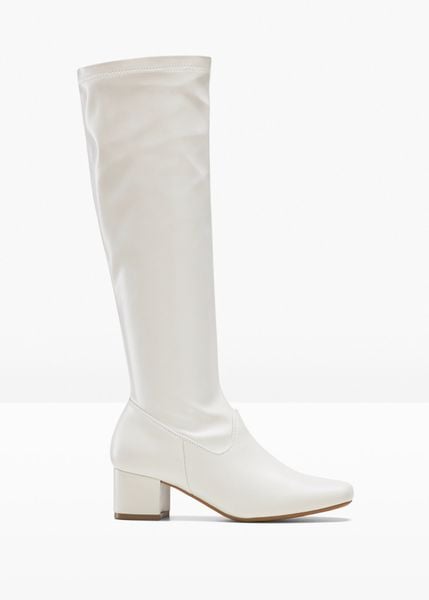 Kozaki. Białe kozaki damskie bonprix, bez obcasa. Za 189.99 zł.