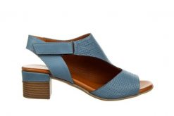 Sandały Bayla-161 066 1703 342 Denim 161459, Niebieski. Skóra naturalna - 39. Niebieskie sandały damskie Bayla, bez wzorów, z denimu, bez obcasa, na słupku. W wyprzedaży za 152.10 zł.