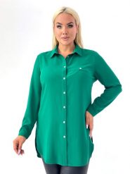 Elegancka zielona koszula z kołnierzykiem PLUS SIZE XXL. Zielone koszule damskie Nasi partnerzy, plus size, bez wzorów, z poliesteru, eleganckie, bez kołnierzyka, plus size, bez ramiączek. Za 199.90 zł.