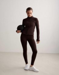 Damskie legginsy z wysokim stanem, squat proof, dla niskich Sense czekoladowe. Brązowe legginsy damskie Aim'n, xs, bez wzorów, z elastanu. Za 296.00 zł.