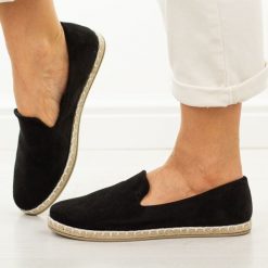 Czarne espadryle damskie, półbuty Potocki 16386. Czarne espadryle damskie POTOCKI, bez wzorów, z jeansu, bez obcasa, na płaskiej podeszwie. W wyprzedaży za 87.12 zł.