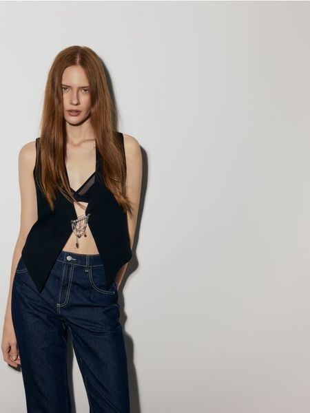 Kamizelka z aplikacją - czarny. Czarne kamizelki damskie Reserved, l, z bawełny. W wyprzedaży za 89.99 zł.