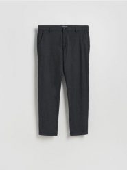Spodnie chino slim fit - czarny. Czarne spodnie materiałowe męskie Reserved, bez wzorów, z bawełny. Za 149.99 zł.