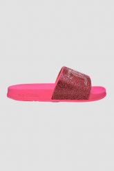 JUICY COUTURE Różowe klapki Donna Diamante Slider. Czerwone klapki damskie Juicy Couture, bez wzorów, bez obcasa. W wyprzedaży za 194.99 zł.