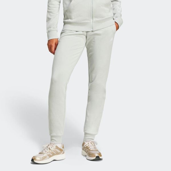Spodnie dresowe damskie ADIDAS Gym & Pilates. Szare spodnie sportowe damskie Adidas, s, z bawełny, na fitness i siłownię. Za 119.99 zł.