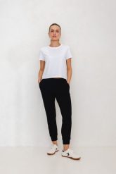 SPODNIE LENA CZARNE S - Flawless. Czarne spodnie dresowe damskie Flawless, s, bez wzorów, z bawełny. Za 297.00 zł.