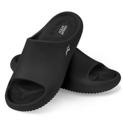 Klapki basenowe Aqua Speed Toledo. Czarne klapki damskie Aqua-Speed, bez wzorów, bez obcasa. Za 59.99 zł.