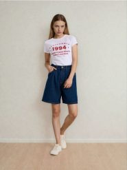 Szorty bermudy jeansowe - niebieski. Niebieskie szorty damskie Sinsay, bez wzorów, z jeansu. Za 49.99 zł.