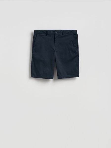 Szorty regular z lyocellem - granatowy. Niebieskie szorty męskie Reserved, bez wzorów, z lyocellu. Za 129.99 zł.