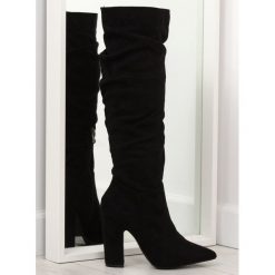 Kozaki na obcasie czarne SY48P Black. Czarne kozaki damskie ButyModne, z futra, bez obcasa, na obcasie. W wyprzedaży za 149.00 zł.