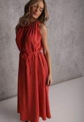 Czerwona Sukienka Bez Rękawów z Wiskozy z Ozdobnym Dekoltem i Wiązaniem w Talii Azeira. Czerwone sukienki damskie Renee, l, bez wzorów, z wiskozy, bez kołnierzyka, plus size, bez ramiączek, maxi. Za 109.99 zł.