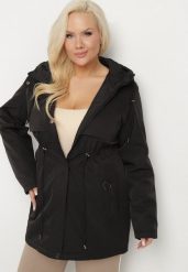 Czarna Kurtka Dwustronna Parka z Kapturem Lannaria. Czarne kurtki damskie Born2be, plus size, bez wzorów. Za 259.99 zł.