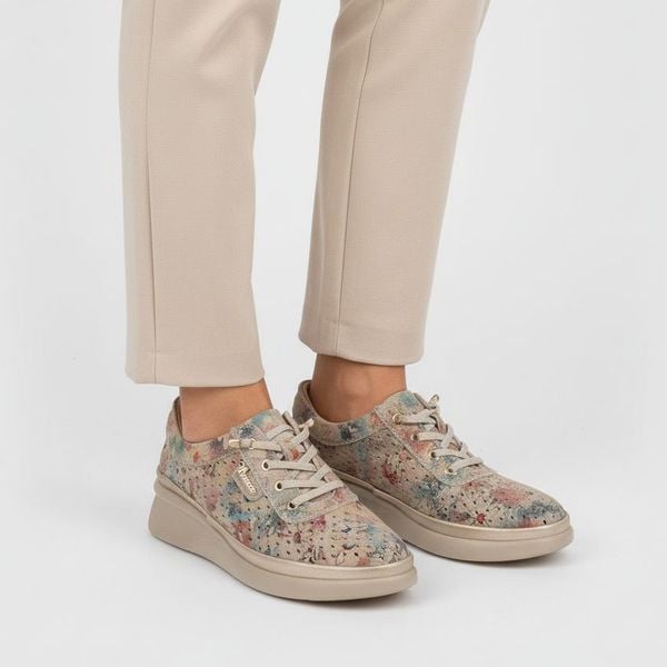 Półbuty damskie Vinceza, cholewka skóra naturalna licowa z nadrukiem sznurowanie uzupełnione bocznym zamkiem perforowane detale miękka linia noska po. Brązowe półbuty damskie VINCEZA, bez wzorów, ze skóry, bez obcasa, na płaskiej podeszwie. Za 179.00 zł.