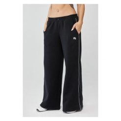 Damskie spodnie sportowe oversize Rough Radical Trip Joggers. Czarne spodnie dresowe damskie ROUGH RADICAL, bez wzorów. Za 175.92 zł.