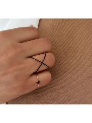 DI GIORGIO Pozłacany pierścionek z cyrkoniami rozmiar: 50. Czarne pierścionki damskie DI GIORGIO, z cyrkonią, pozłacane. Za 161.34 zł.