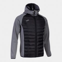 Bluza dresowa sportowa męska Berna III Softshell Hoodie. Czarne bluzy bez kaptura męskie Joma, bez wzorów, z dresówki, sportowe, bez kołnierzyka, bez ramiączek. Za 179.99 zł.