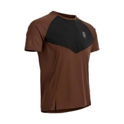Koszulka Daehlie Sportswear Run 365. Brązowe t-shirty sportowe męskie DAEHLIE, l, z materiału, bez ramiączek, do biegania. Za 290.00 zł.