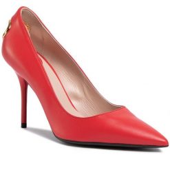 Szpilki LOVE MOSCHINO. Czerwone szpilki Love Moschino, bez wzorów, bez obcasa. Za 1,399.00 zł.
