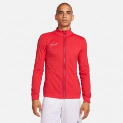 Bluza treningowa męska Nike Academy 23. Czerwone bluzy bez kaptura męskie Nike, bez wzorów, sportowe, bez kołnierzyka, bez ramiączek. Za 199.99 zł.