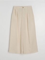 Spodnie culotte z wiskozą - kremowy. Białe spodnie materiałowe damskie Sinsay, bez wzorów, z wiskozy. Za 49.99 zł.