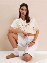 Szorty jeansowe baggy - biały. Białe szorty damskie Sinsay, bez wzorów, z jeansu. Za 59.99 zł.