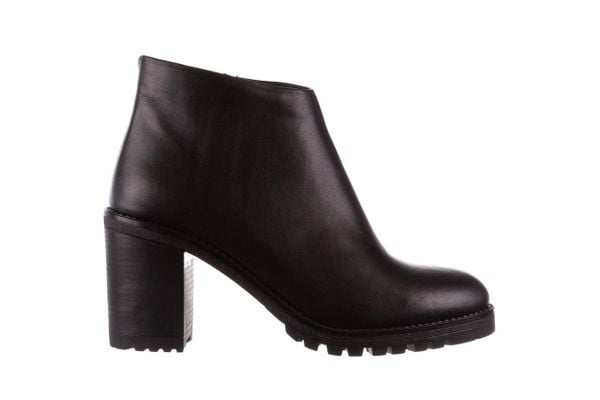 Botki Bayla-196 969601 Siy Soft 196030, Czarny, Skóra naturalna - 40. Czarne botki damskie Bayla, ze skóry, klasyczne, bez obcasa, bez zapięcia. W wyprzedaży za 149.00 zł.
