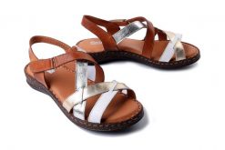 ARTIKER RELAKS 56C0820 kolorowe, sandały damskie. Brązowe sandały damskie Artiker Relaks, bez wzorów, bez obcasa, na płaskiej podeszwie. Za 167.93 zł.