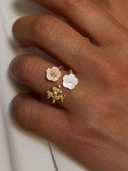 Les Petites Précieuses Pozłacany pierścionek z cyrkoniami rozmiar: 52. Białe pierścionki damskie Les Petites Précieuses, z cyrkonią, pozłacane. Za 226.77 zł.