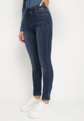 Granatowe Jeansy Slim z Gumką w Talii i Sznurkiem z Bawełną Ilisora. Niebieskie jeansy damskie Born2be, z podwyższonym stanem. Za 24.99 zł.
