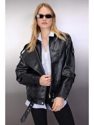 Trendyol Kurtka w kolorze czarnym ze skóry syntetycznej rozmiar: S. Czarne kurtki damskie Trendyol, s, bez wzorów, ze skóry, bez kaptura. Za 187.07 zł.