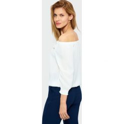 Wiskozowa bluzka carmen. Bluzki damskie Greenpoint, bez wzorów, z bawełny, bez kołnierzyka, bez ramiączek. Za 39.99 zł.