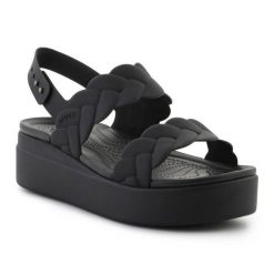 Sandały Crocs Brooklyn Woven Low Wedge 209977-060 czarne. Czarne sandały damskie bez wzorów, bez obcasa, na koturnie. Za 367.32 zł.