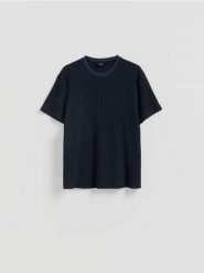 Ażurowy t-shirt comfort - granatowy. Niebieskie t-shirty męskie Reserved, l, w ażurowe wzory, z bawełny, bez kołnierzyka. Za 79.99 zł.