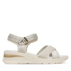 Sandały Tamaris. Białe sandały damskie Tamaris, bez wzorów, bez obcasa, na koturnie. Za 189.99 zł.