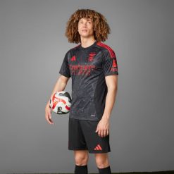Koszulka piłkarska ADIDAS Benfica wyjazdowa 2024/2025. T-shirty damskie Adidas, l, bez wzorów, bez kołnierzyka. Za 469.99 zł.