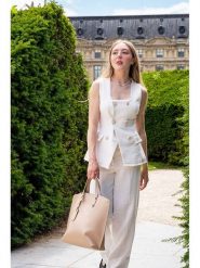 Christian Laurier Skórzana torebka "Livia" w kolorze beżowym - 36 x 39 x 12 cm rozmiar: onesize. Brązowe torebki klasyczne damskie Christian Laurier, bez wzorów, z materiału, bez dodatków. Za 326.99 zł.