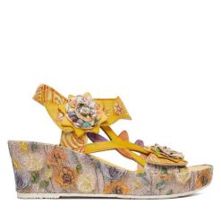 Sandały Laura Vita. Żółte sandały damskie Laura Vita, bez wzorów, bez obcasa, na koturnie. Za 449.99 zł.