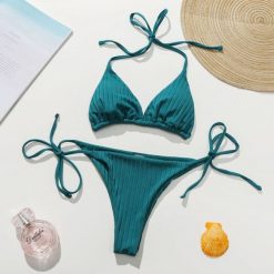 Bikini trójkątne prążkowane na plażę i basen Tovah. Żółte bikini damskie Intica, bez wzorów. W wyprzedaży za 129.00 zł.