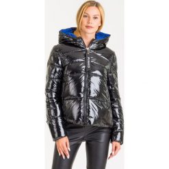 PIKOWANA KURTKA Pinko. Czarne kurtki damskie Pinko, bez wzorów, z materiału, z kapturem. Za 1,259.00 zł.
