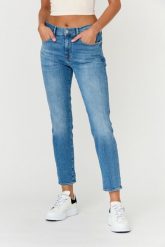 7 FOR ALL MANKIND Błękitne jeansy damskie RELAXED SKINNY. Niebieskie jeansy damskie 7 FOR ALL MANKIND. W wyprzedaży za 469.99 zł.